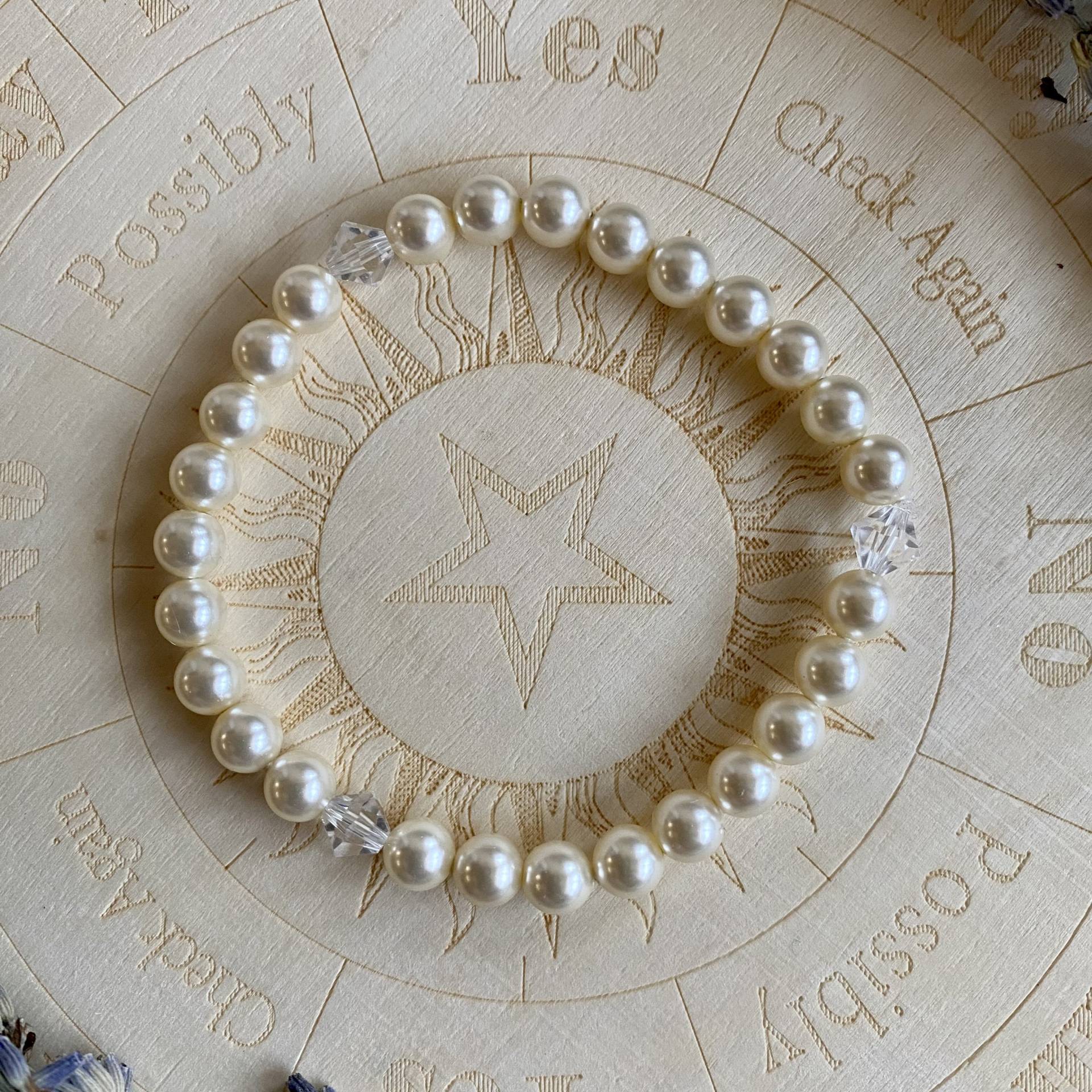 Süßwasserperlen Armband | Stretch-Armband Perlen Kristall Juni Geburtsstein Süßwasserperlen Armband | Stretch-Armband Perlen Kristall Juni Geburtsstein von MagicMadeCrystals
