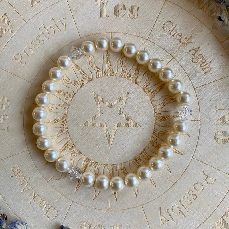 Süßwasserperlen Armband | Stretch-Armband Perlen Kristall Juni Geburtsstein von MagicMadeCrystals
