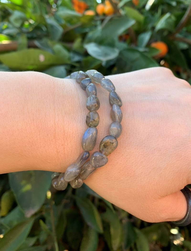 Labradorit-Nugget-Armband Für Heilung Und Manifestation von MagicMermaidMinerals