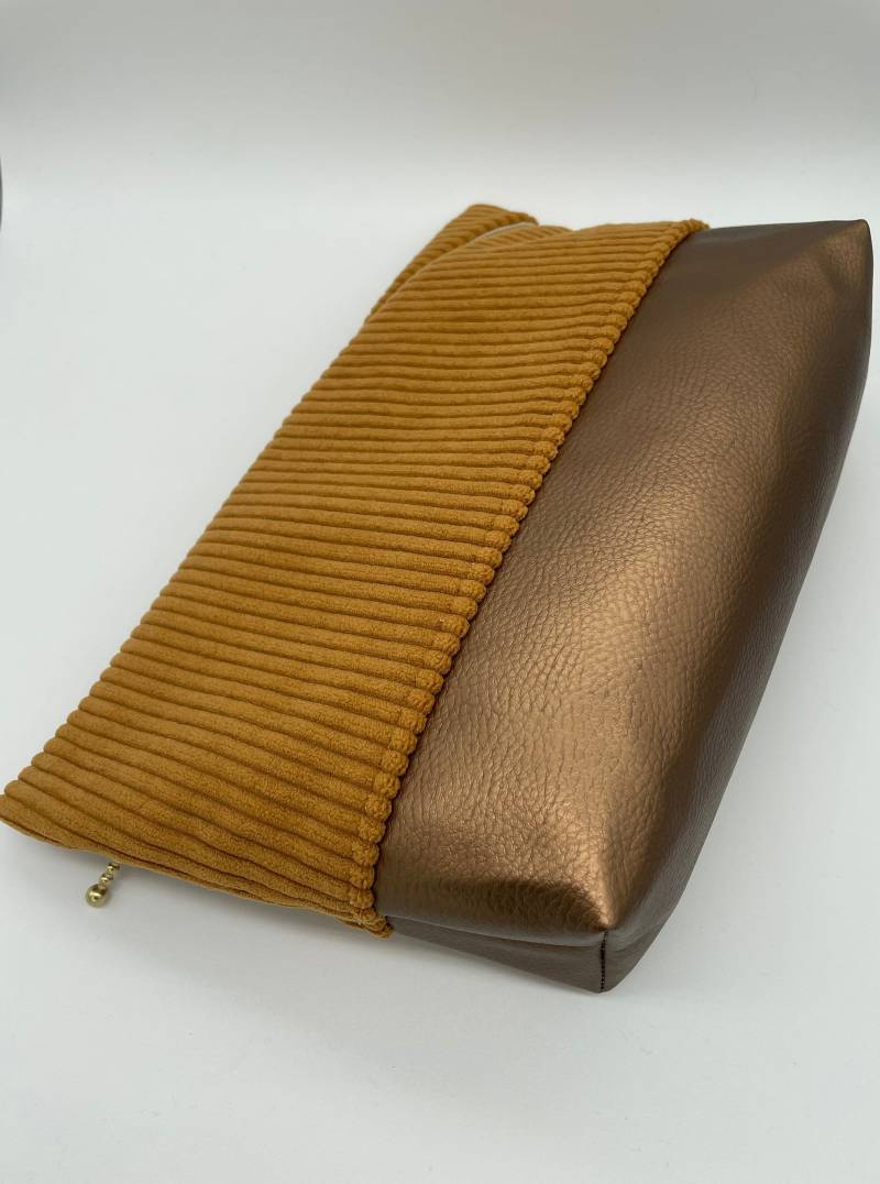 Kulturtasche | Schminktasche Kosmetiktasche Aus Cord in Senfgelb Mit Bronze Kunstleder Boden Und Goldenem Metall Reißverschluss von MagicQQ