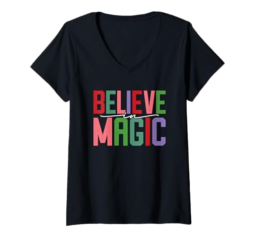 Damen Believe In Magic Inspirierendes Positives Zitat T-Shirt mit V-Ausschnitt Damen Believe In Magic Inspirierendes Positives Zitat T-Shirt mit V-Ausschnitt von Magical Inspiration Positive Vibes Believe