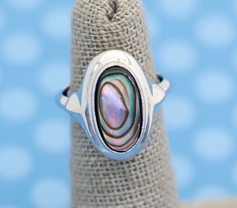 Vintage Boho Oval Abalone Ring Von Avon Größe 5 - M8 Vintage Boho Oval Abalone Ring Von Avon Größe 5 - M8 von MagicalByMagical