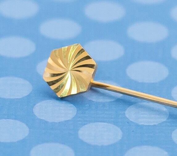 Vintage Golden Wavy Hexagon Stickpin - M20 von MagicalByMagical