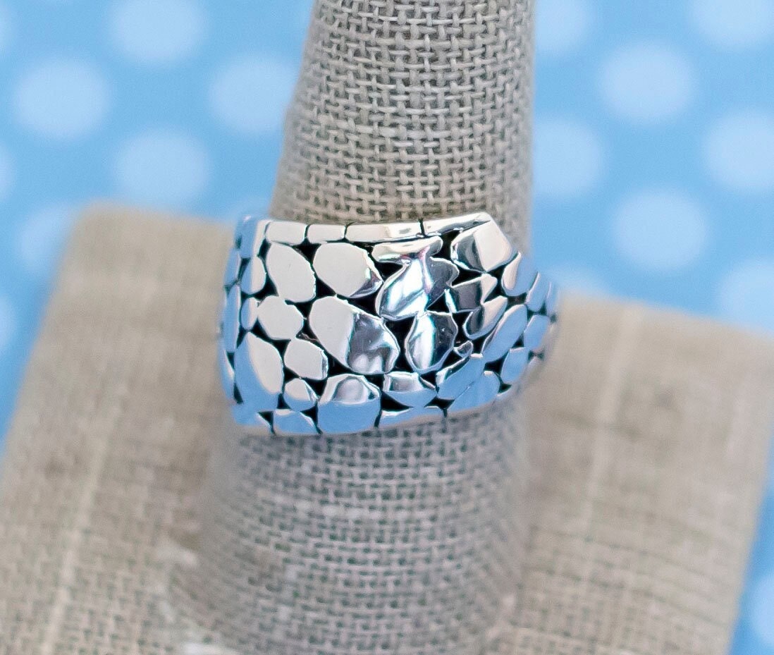 Vintage Mid Century Silberfarbener Ring Größe 9 - M11 Vintage Mid Century Silberfarbener Ring Größe 9 - M11 von MagicalByMagical