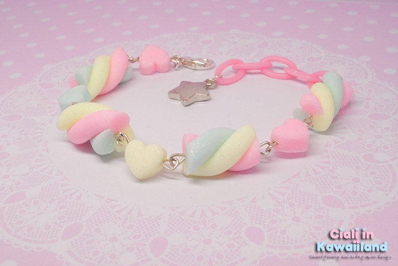 Kawaii Pastell Regenbogen Marshmallow Armband, Fee Kei, Süßer Harajuku, Süßigkeiten Schmuck, Niedliches Accessoire von MagicalKawaiiland