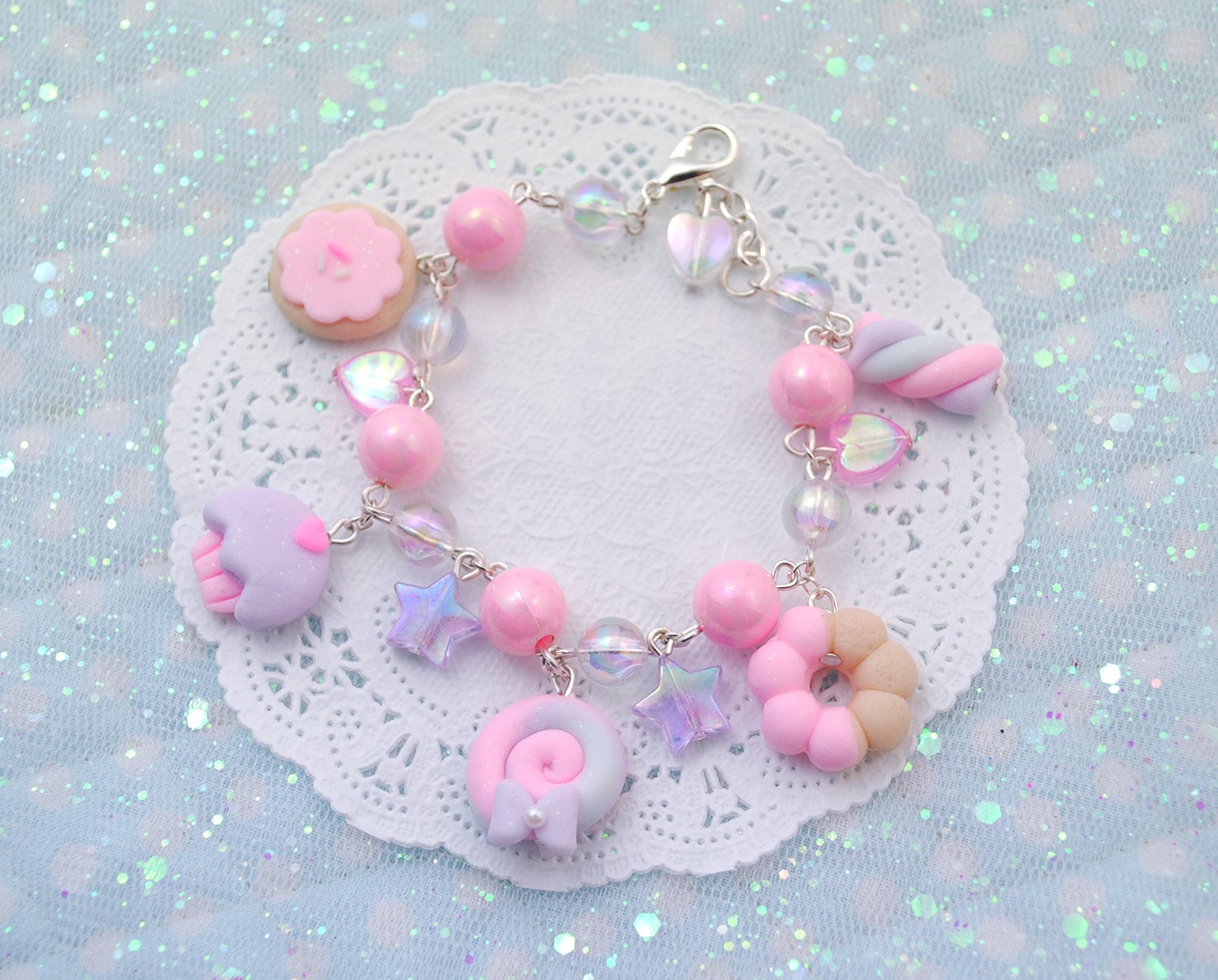 Niedliches Charms Armband | Acryl Perlen Mit Gefälschte Süßigkeiten Anhänger Weihnachtsgeschenk Für Sie & Teenager Mädchen von MagicalKawaiiland