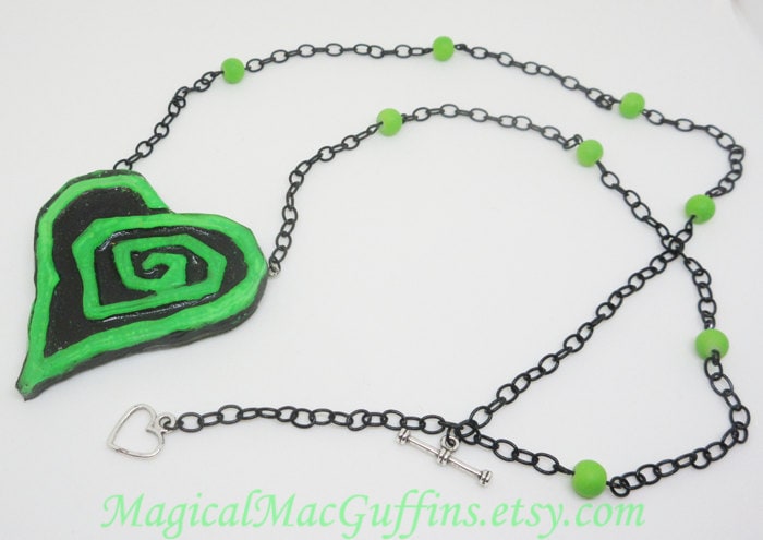 Gothic Neon Grün Spirale Tim Burton Swirl Goth Black Heart Neclace von MagicalMacGuffins