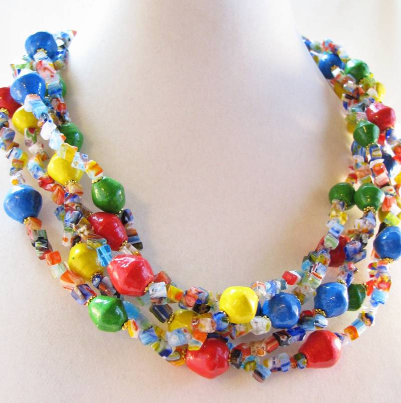 Helle Primärfarben Perlenkette Und Ohrringe Set Multistrand Recycled Ugandan Papier Millefiori Glas Regenbogen von MagicalMadrone