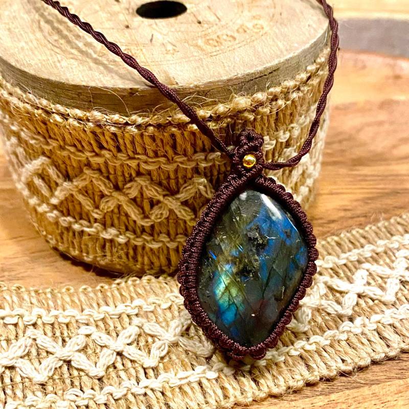 Labradorit - Makramee Kette "Bella" | Schmuck Kettenanhänger Boho Hippie Vintage von MagicalMakramee