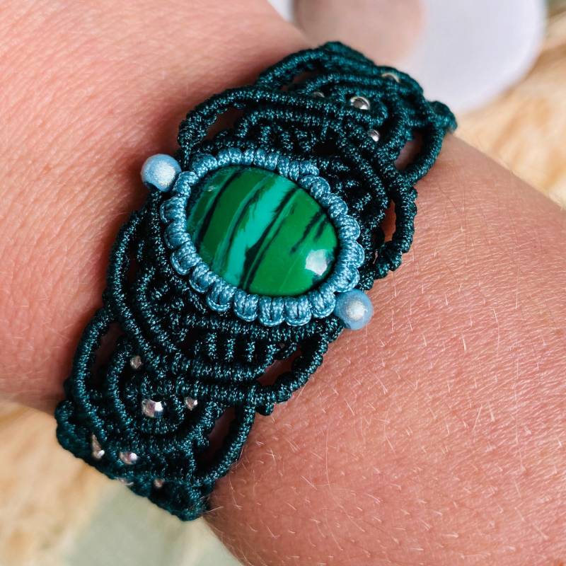 Makramee Armband Mit Edelstein "Yara" | Farbauswahl Individueller Schmuck Boho Hippie Handgemacht von MagicalMakramee