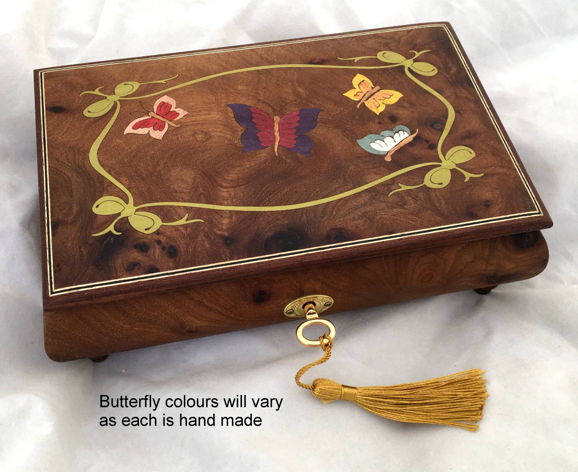 Handgemachte Schmetterling Intarsien Spieluhr Schmuckschatulle, Burr Ulm Holz von MagicalMusicBoxesUK