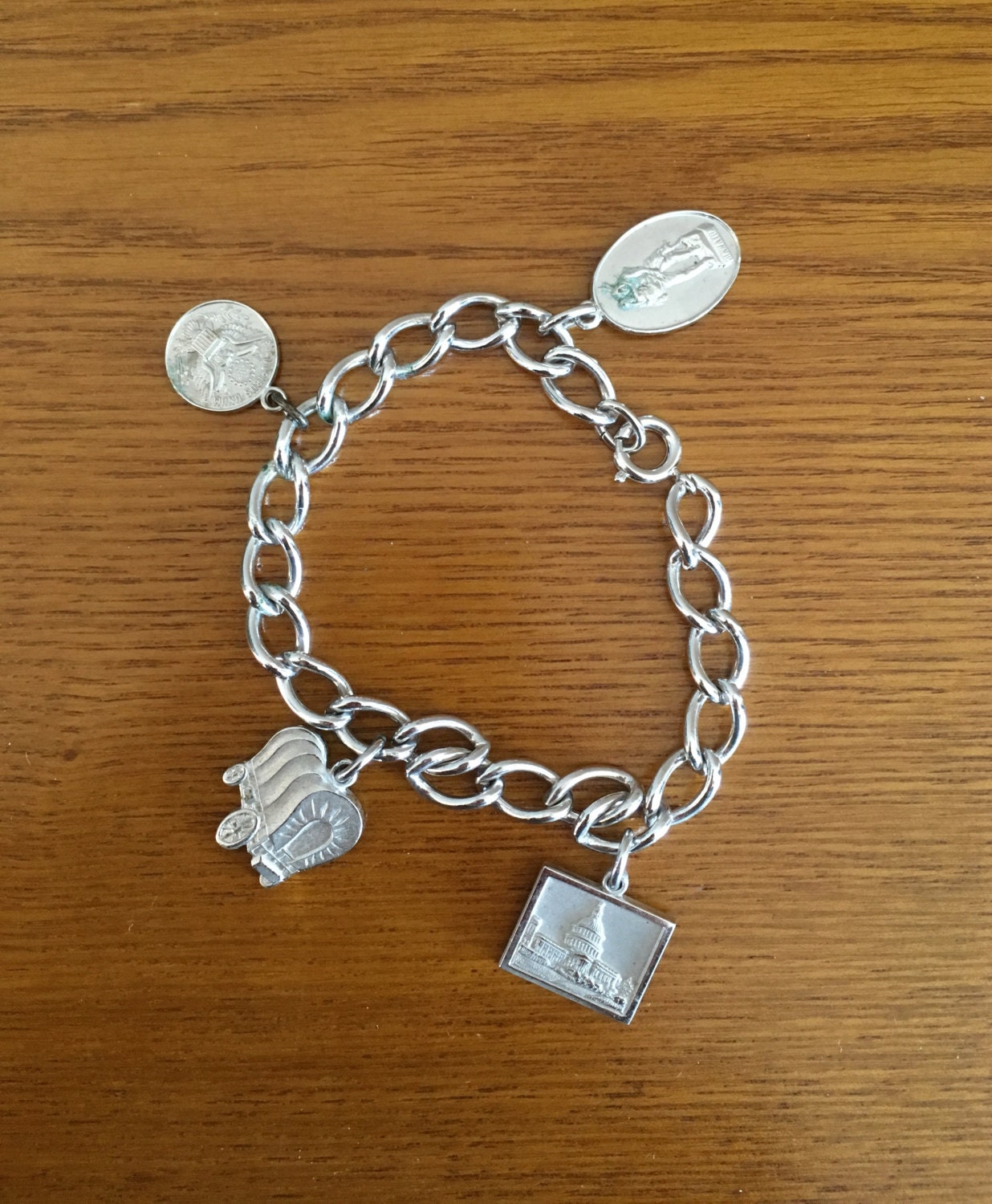 Vintage Nfpeda Charm Armband - John Deere Und National Power & Electric Dealers Association Charms - Konferation Souvenir Armband Vintage Nfpeda Charm Armband - John Deere Und National Power & Electric Dealers Association Charms - Konferation Souvenir Armband von MagicalNostalgia