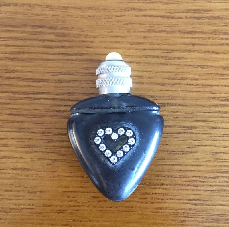 Vintage Schwarze Onyx Oder Obsidian Herz Geformte Parfüm Flasche Mit Strasssteinen Und Perle Gekrönt Deckel-Miniatur Stein von MagicalNostalgia