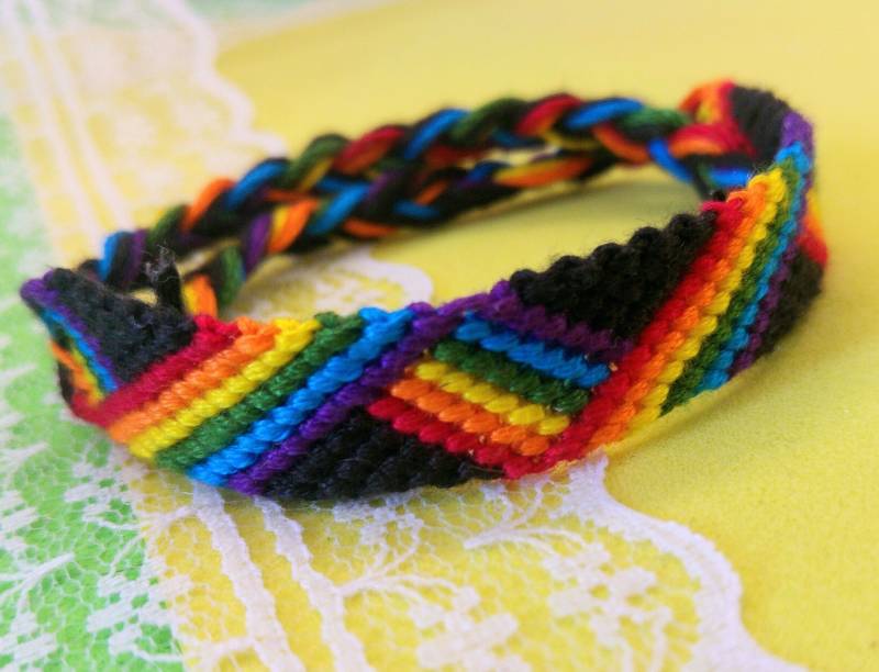 Lgbt Pride Armband Zickzack Schwarz Und Regenbogen Gay Queer Lgbtq - Lgbt-Flagge - Freundschaftsarmband Lgbt Pride Armband Zickzack Schwarz Und Regenbogen Gay Queer Lgbtq - Lgbt-Flagge - Freundschaftsarmband von MagicalQueer