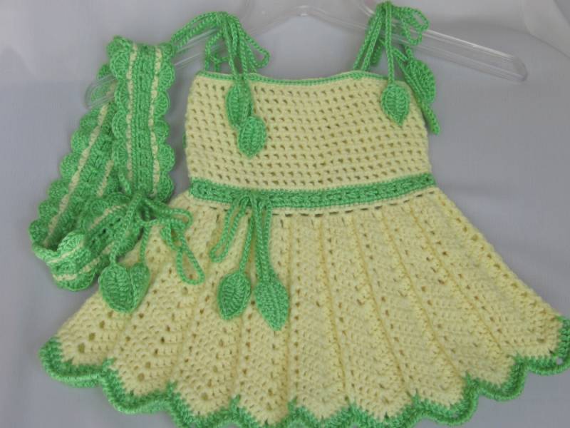 Handgemachte Gelbe Baby Mädchen Crochet Kleid Und Head Band Set von MagicalStrings