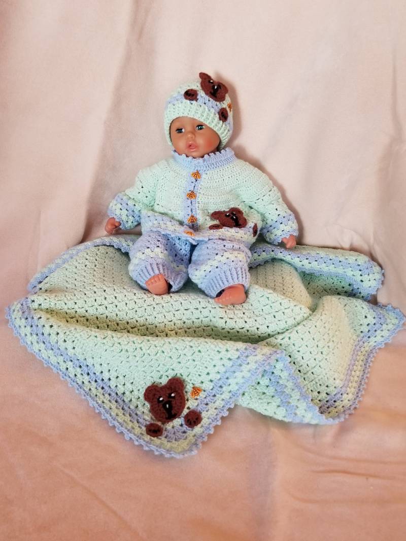 Teddy Bär Handgefertigte Baby Dusche, Taufe Häkeln Decke, Strickjacke, Set Insgesamt Hut. Perfekte Dusche-Geschenk. | 0-9 Monate von MagicalStrings