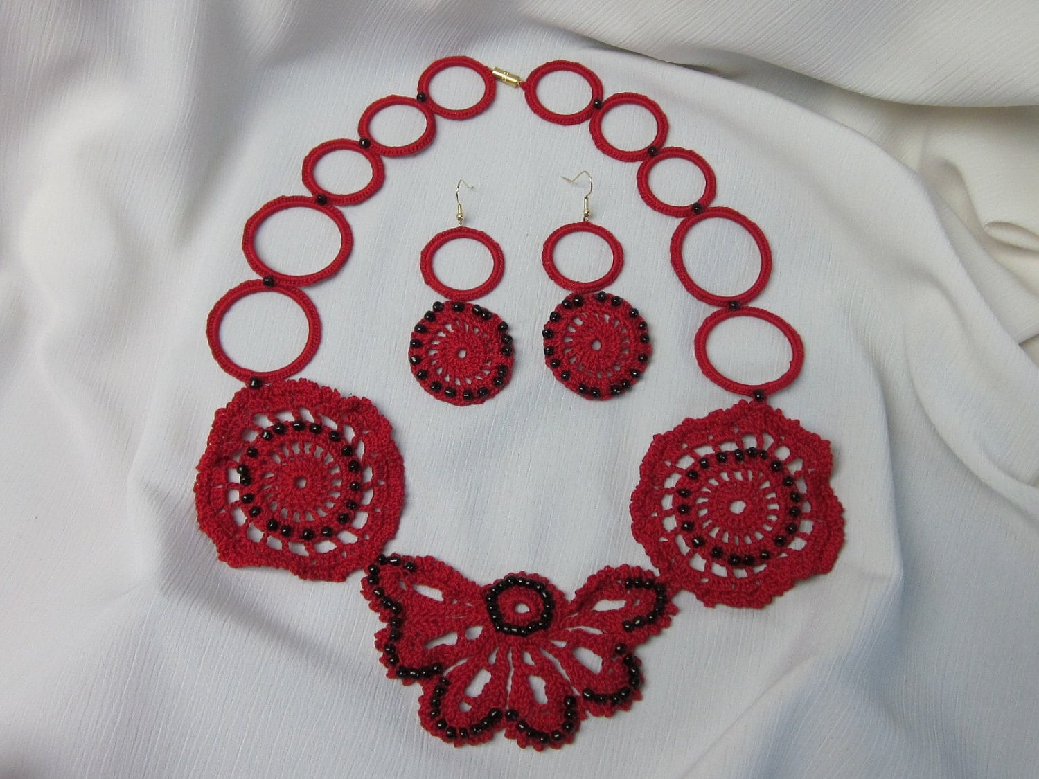 Verkauf 25 % Off/Romantisch Rot Gehäkelter Schmuck-Set Halskette Und Ohrringe. Valentinstag Geschenk. Geschenk Für Mutter von MagicalStrings