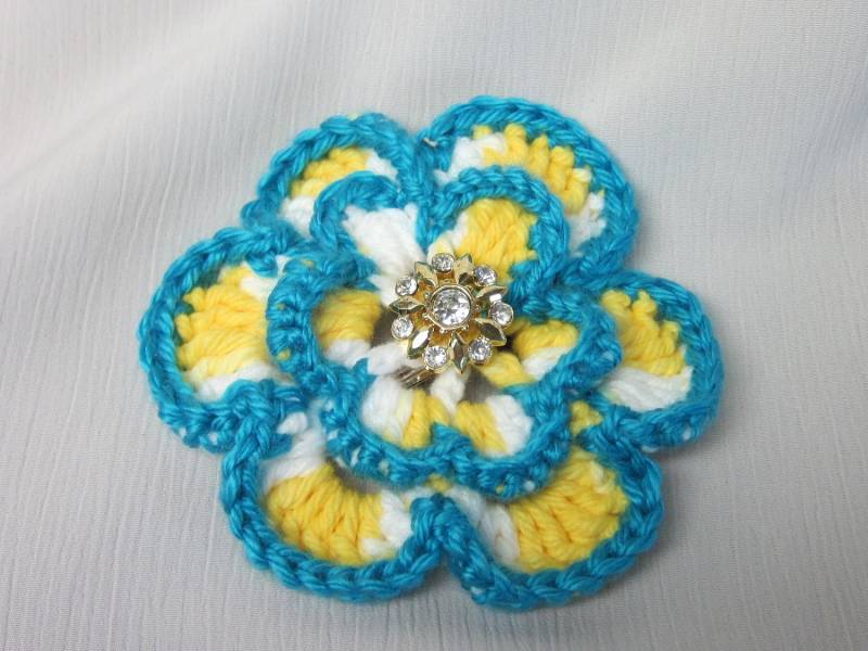 Wunderschöne Crochet Blume Haarspange Mit Kristallen von MagicalStrings