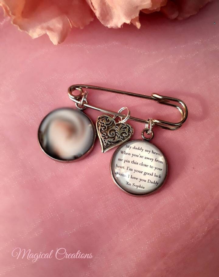 Glücksbringer, Papa, Mama, Mama Glücksbild Pin, Halten Sie Die Lieben Nah An Ihrem Herzen, Um Ihnen Glück Zu Bringen Glücksbringer, Papa, Mama, Mama Glücksbild Pin, Halten Sie Die Lieben Nah An Ihrem Herzen, Um Ihnen Glück Zu Bringen von Magicalcreations78