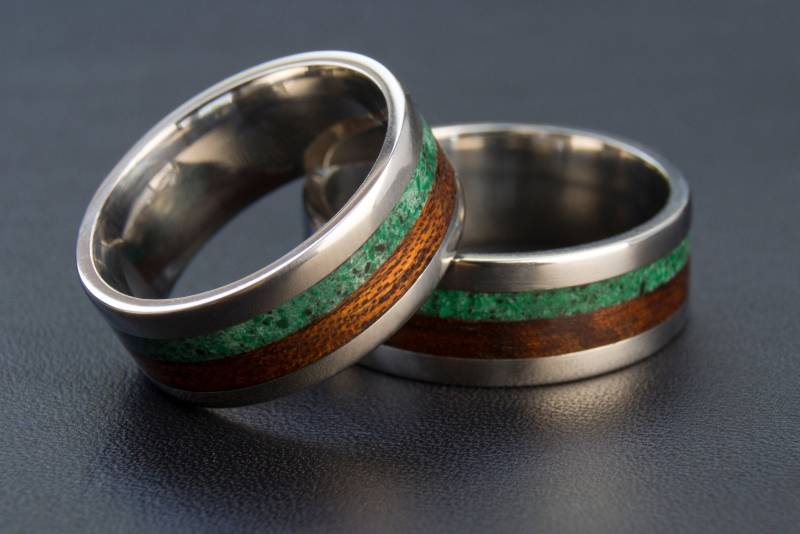 Ehering Set Aus Malachit Inlay Edelstahl Mit Holzakzenten von Magicatree