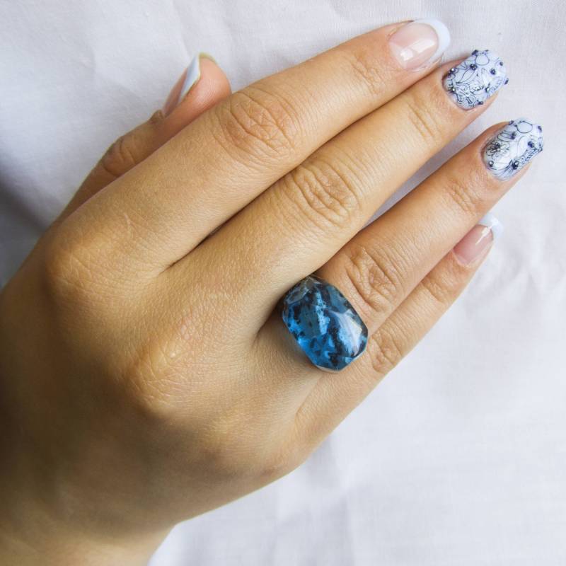 Handgemachter Blauer Harz Holz Ring Natur Inspirierter Schmuck Handgemachter Blauer Harz Holz Ring Natur Inspirierter Schmuck von Magicatree