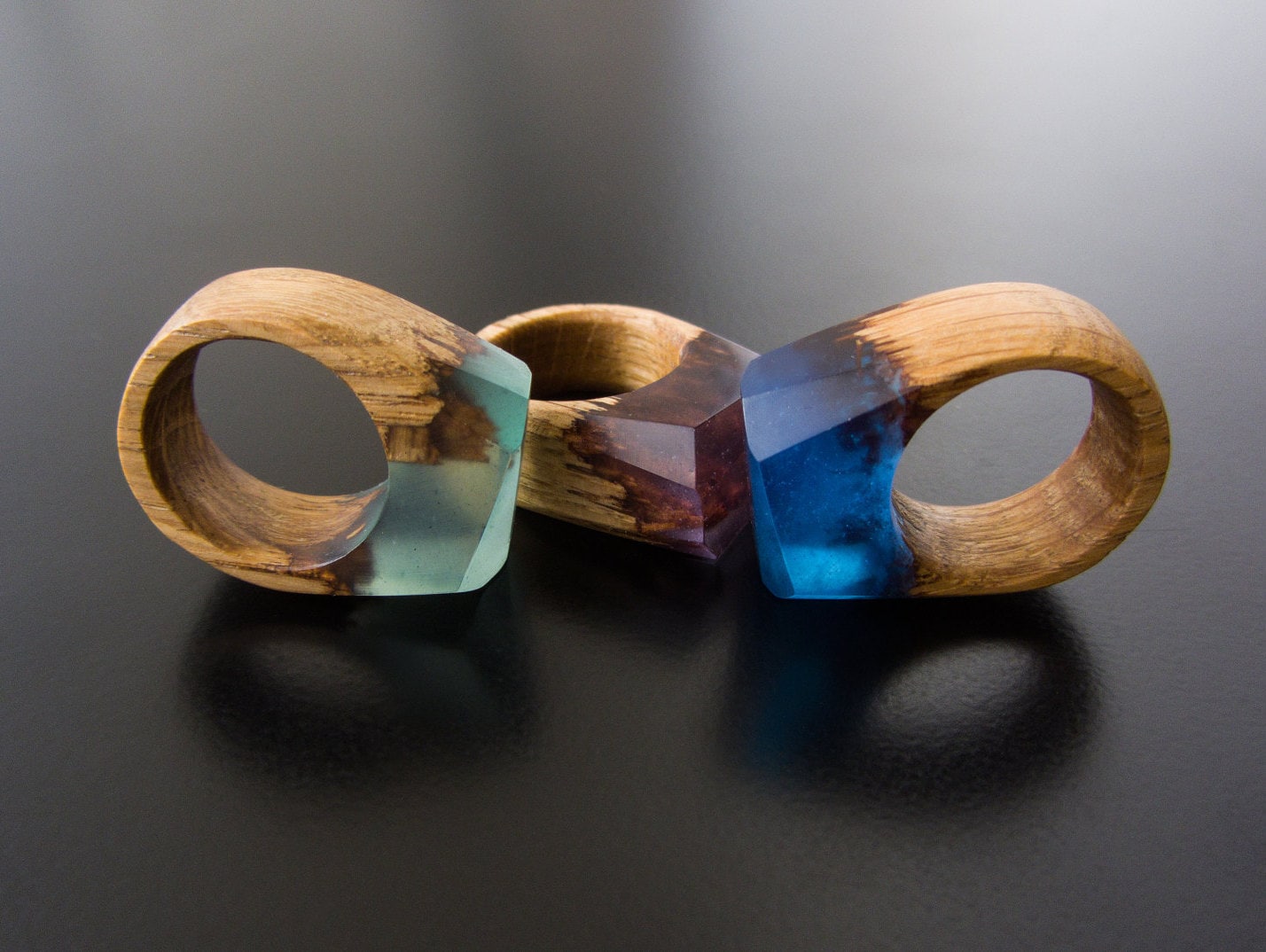 Handgemachter Holz-Resin-Ring Bunter Holzschmuck von Magicatree