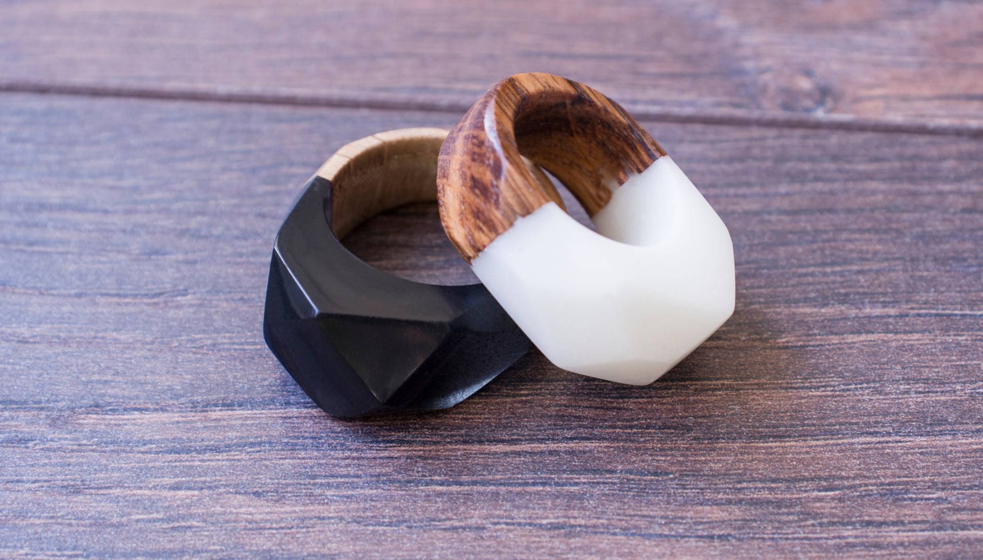 Holz Resin Ring Schwarz & Weiß Epoxy Schmuck von Magicatree
