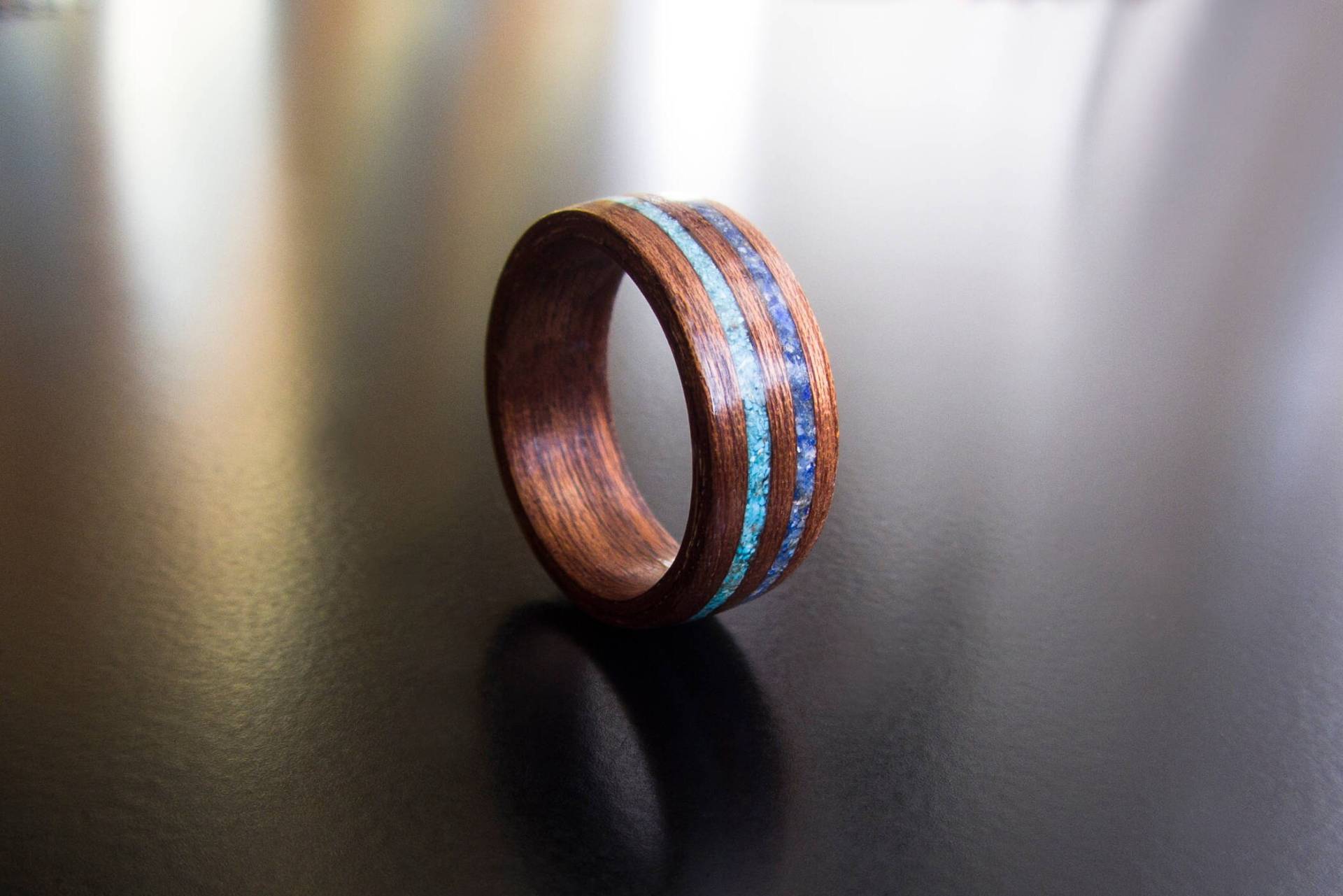 Redwood Bugholzring Türkis & Lapis Inlay von Magicatree