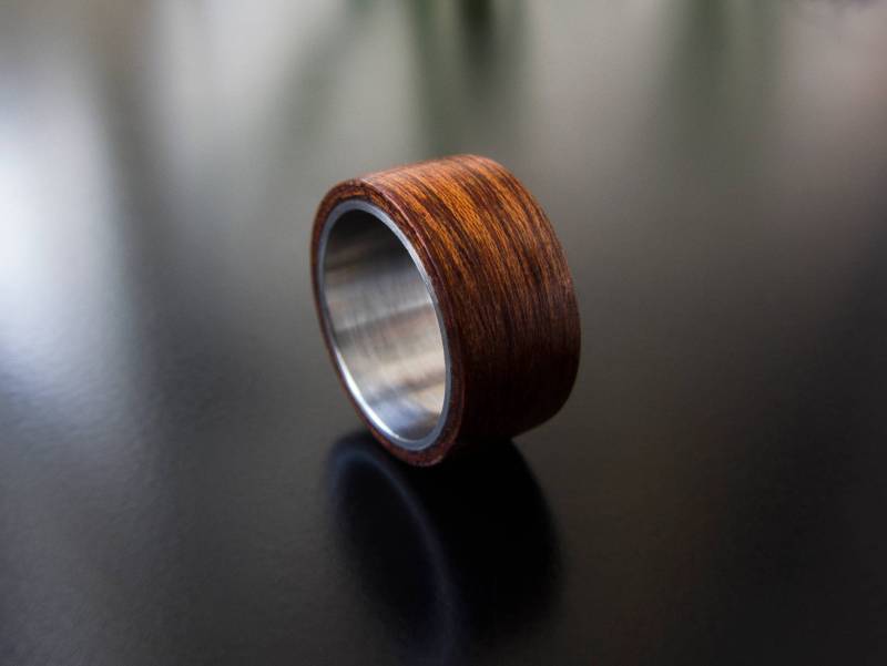 Rot Holz Inlay Edelstahl Unisex Ring - Ehering von Magicatree