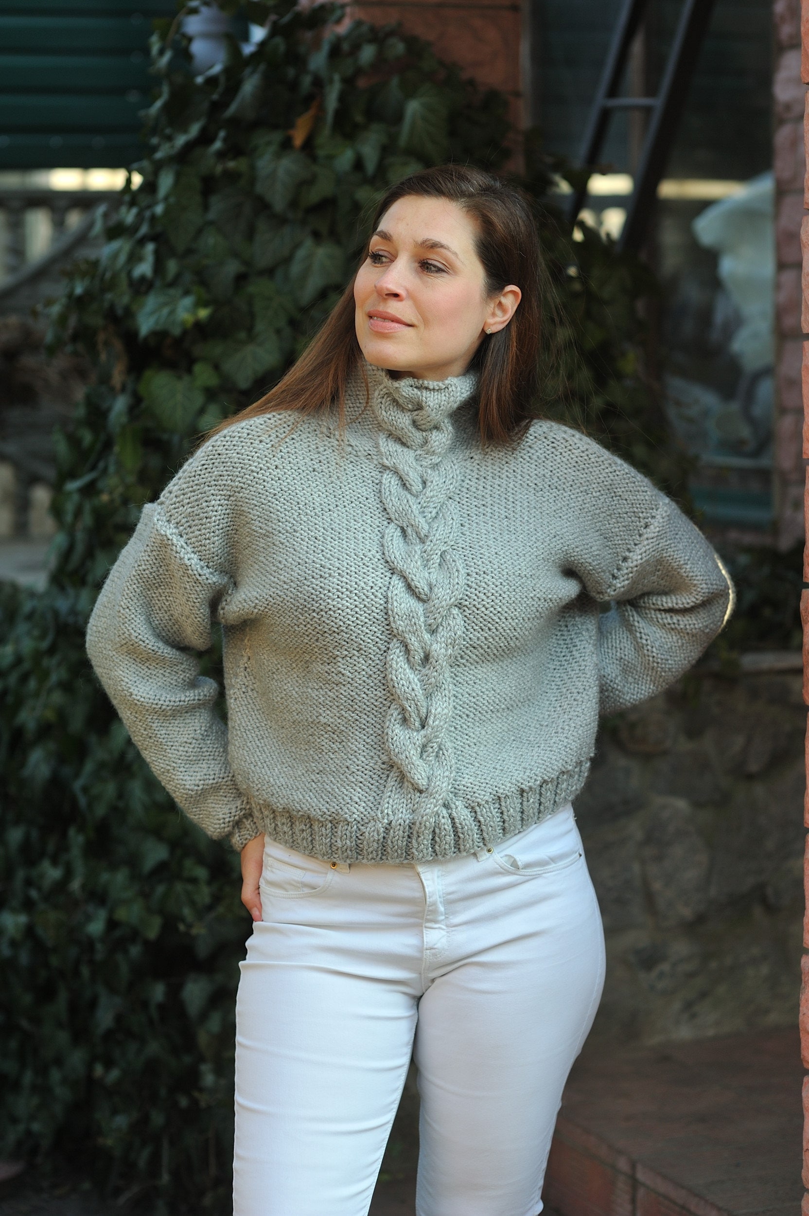 Alpaka Damen Pullover Cable Strick Handgestrickt Pullover. Für Frauen Grauer Wollpullover Rollkragenpullover von MagicclewByLesia