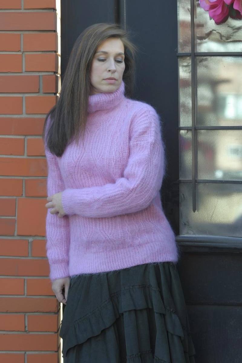 Mohair Damen Rollkragenpullover Wolle Pullover Hand Stricken Cardigan von MagicclewByLesia
