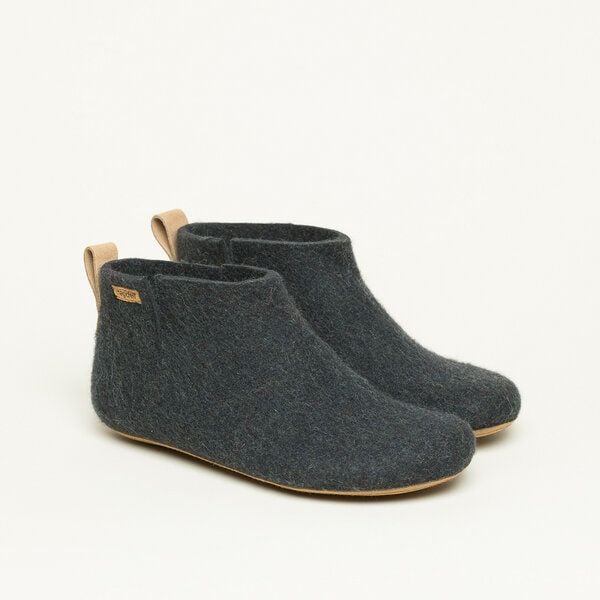 Magicfelt 743 Hüttenschuhe aus 100% Merino-Wolle - Hausschuh für Damen & Herren - Made in Tirol - Hochwertige & robuste Ledersohle von Magicfelt