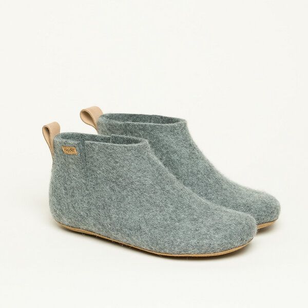 Magicfelt 743 Hüttenschuhe aus 100% Merino-Wolle - Hausschuh für Damen & Herren - Made in Tirol - Hochwertige & robuste Ledersohle von Magicfelt