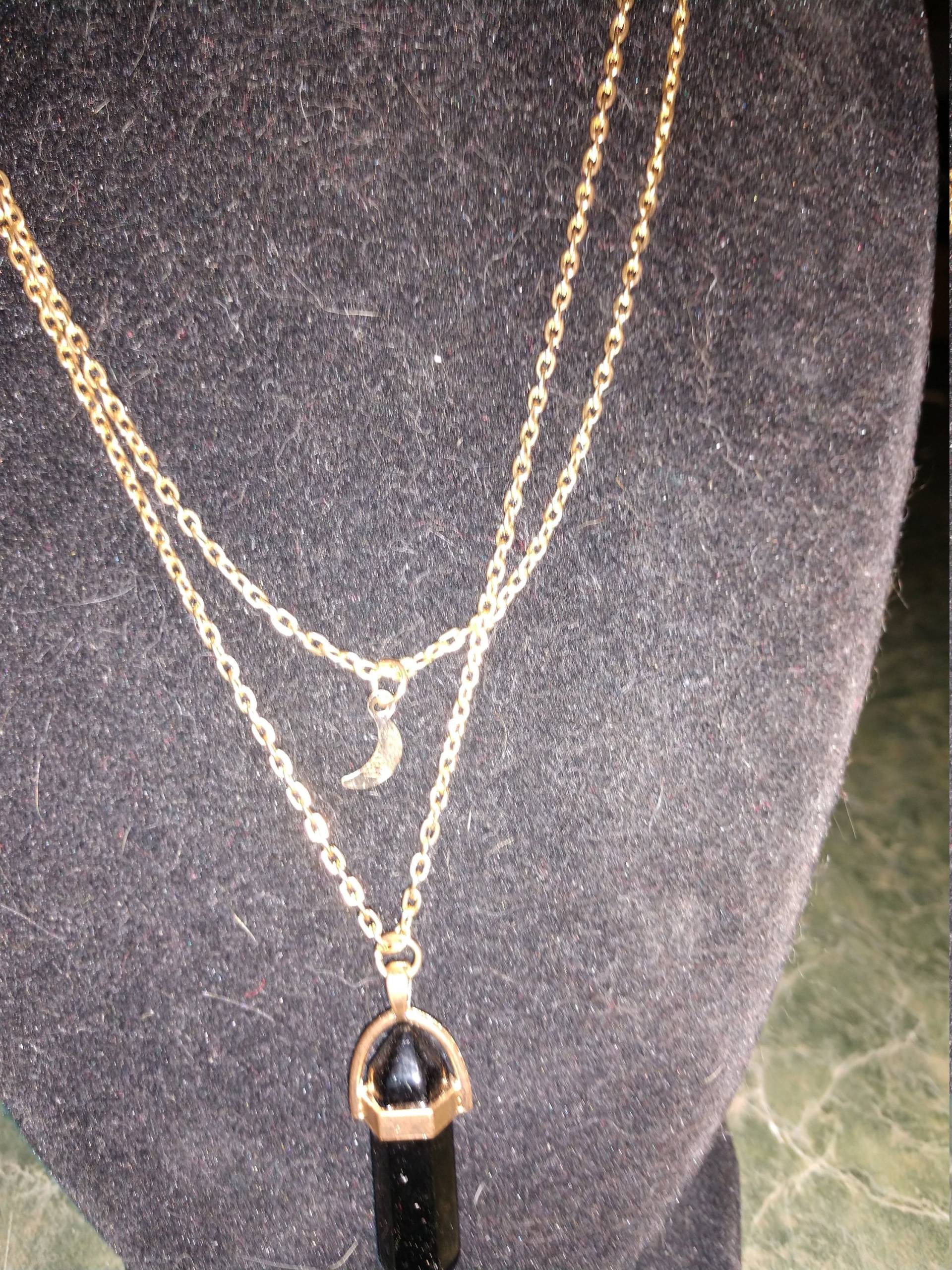 Goldtone Mond Und Onyxhalskette Goldtone Mond Und Onyxhalskette von MagickWoman