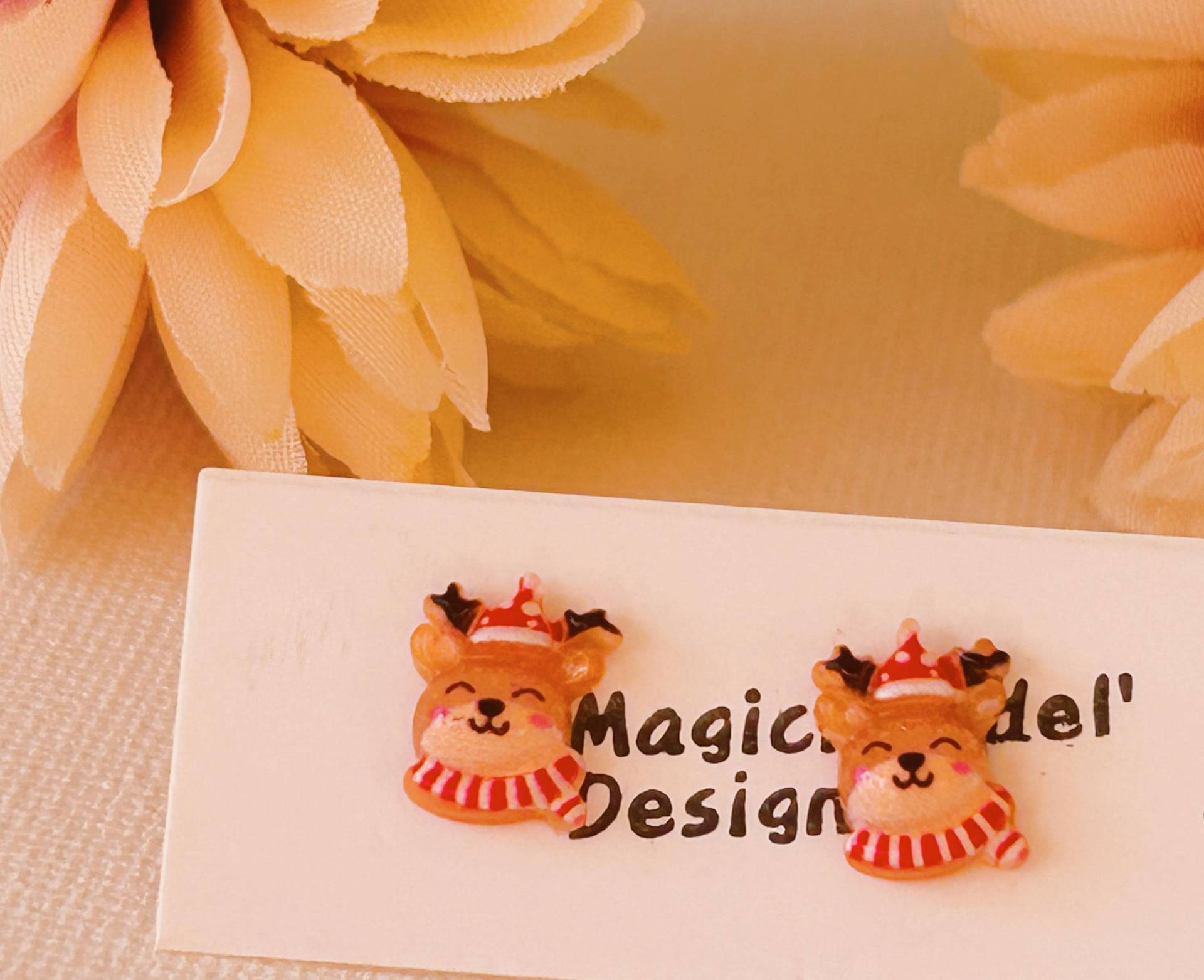 Schöne Weihnachtsohrstecker Kleines Rentier von MagicnaddelsDesign