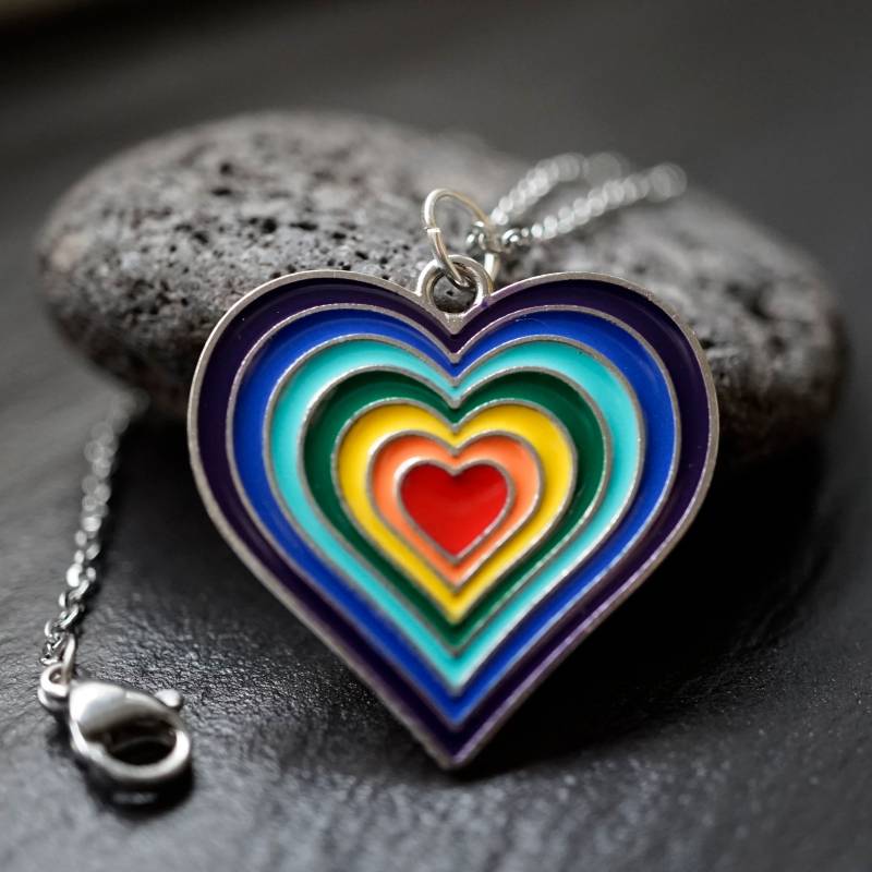 Halskette Mit Regenbogenherz in Herzform Inkl. Edelstahl Kette von MagischeWeltAvalon