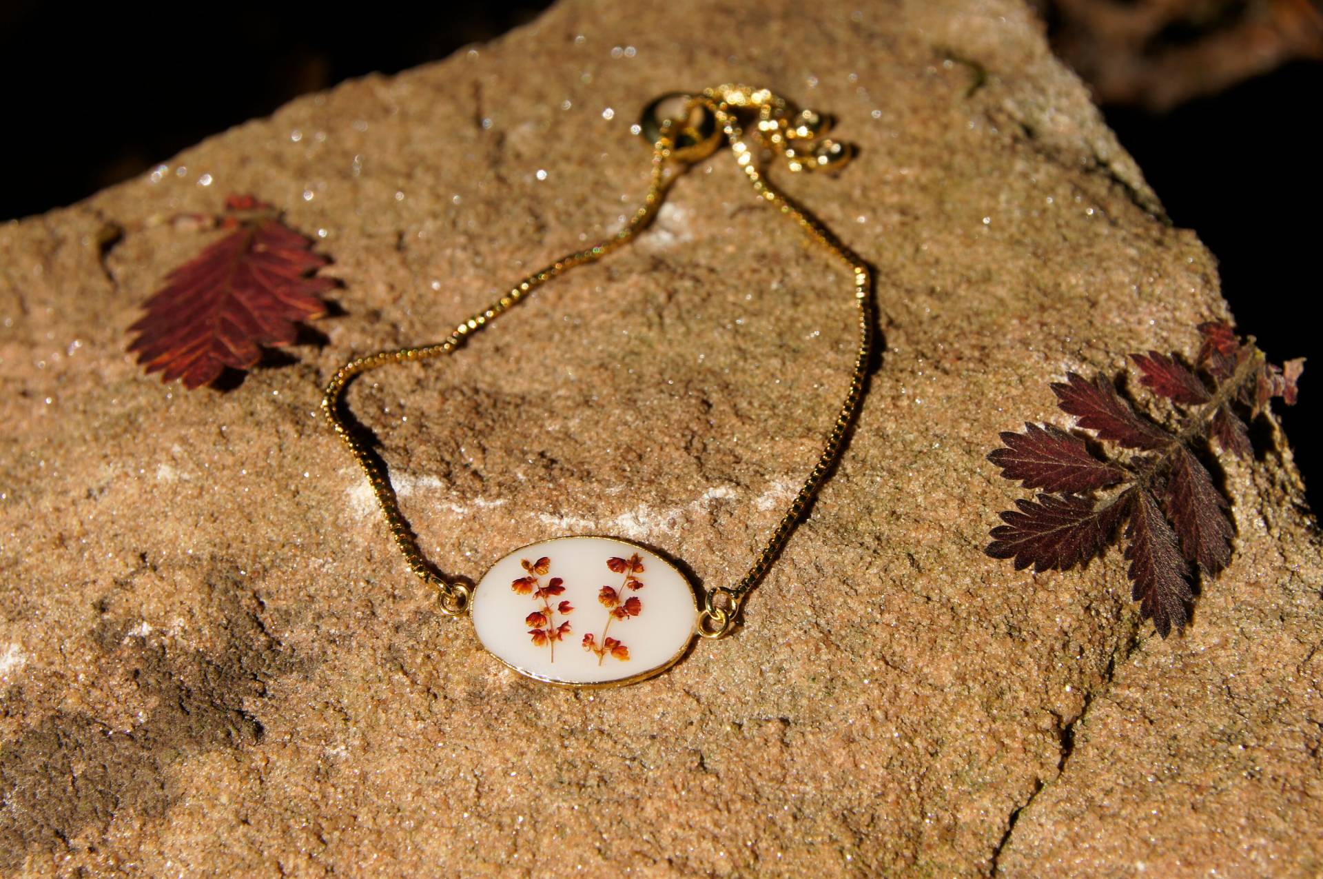 Armband "Kleiner Sauerampfer" Gold, Blüten-Armband Armband "Kleiner Sauerampfer" Gold, Blüten-Armband von MagischesMarburg