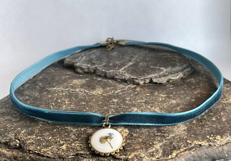 Vergissmeinnicht-Samtkette, Blüten-Halskette von MagischesMarburg