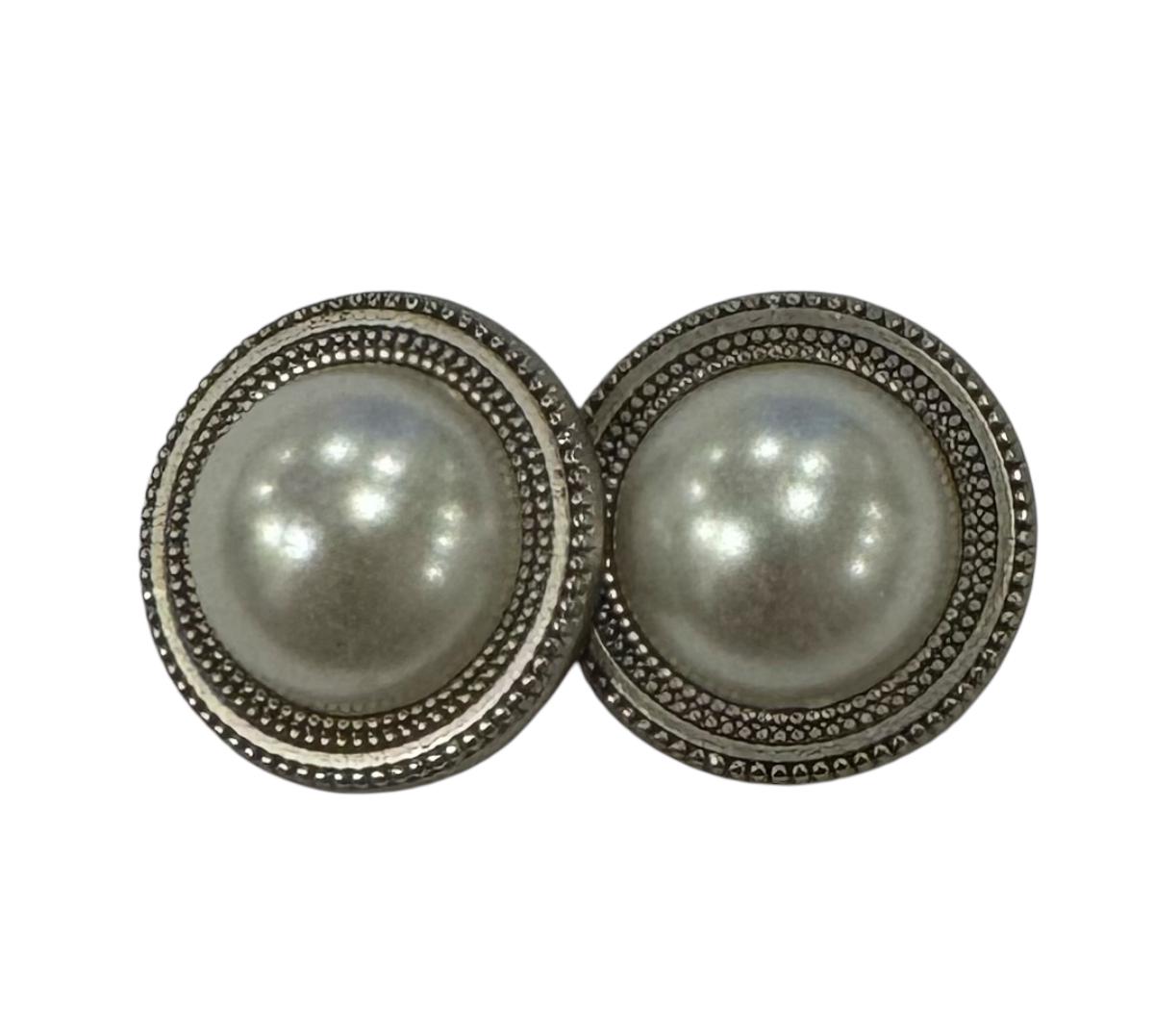 Perle Weißes High Dome Magnetknopf Set Perle Weißes High Dome Magnetknopf Set von MagneButton