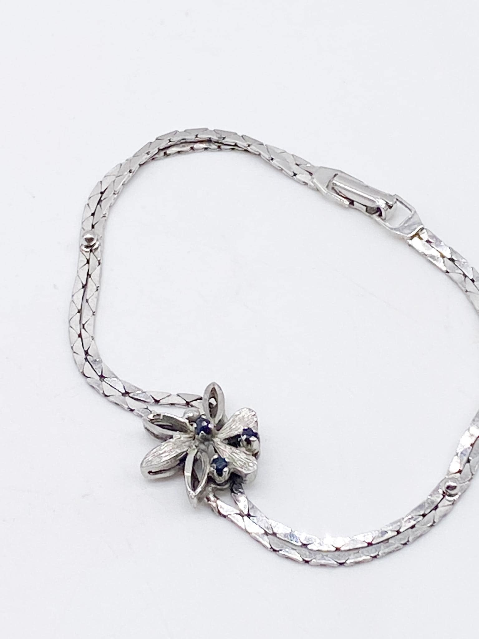 60Er Jahre Armband Mit Blauen Saphiren Aus Altem 835 Silber von MagnetBerlin