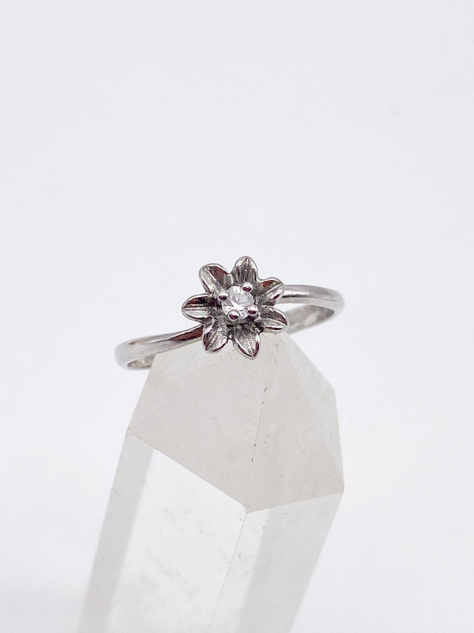 60Er Jahre Vintage Ring 925 Silber Mit Weißem Stein Als Blume 57 - 18, 1 Mm von MagnetBerlin