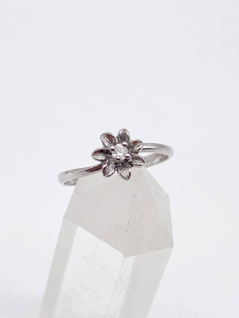 60Er Jahre Vintage Ring 925 Silber Mit Weißem Stein Als Blume 57 - 18, 1 Mm von MagnetBerlin