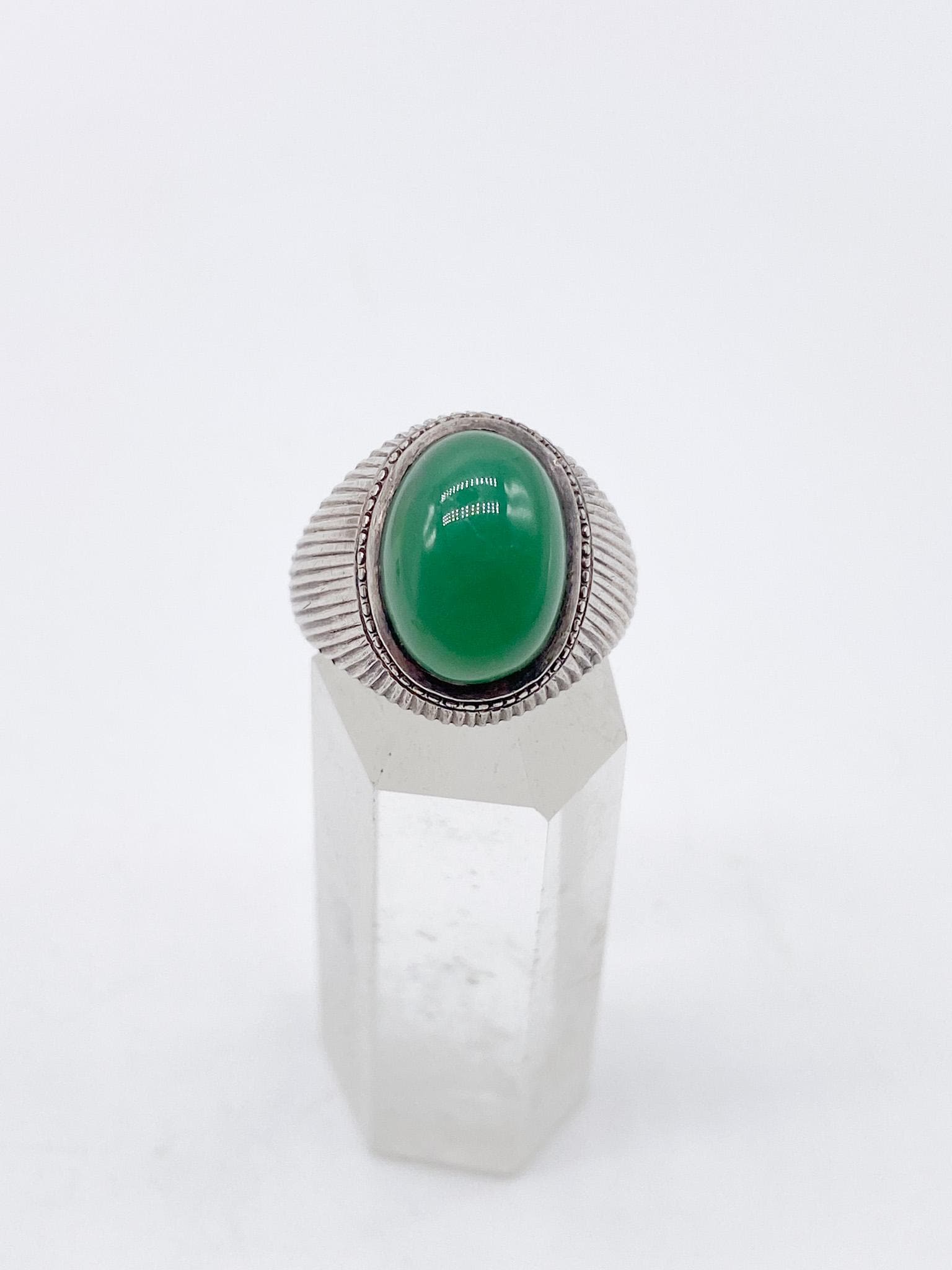 60Er Jahre Vintage-Ring Mit Grünem Chrysopras Stein Aus 950 Silber - Größe 59/60 19 Mm von MagnetBerlin