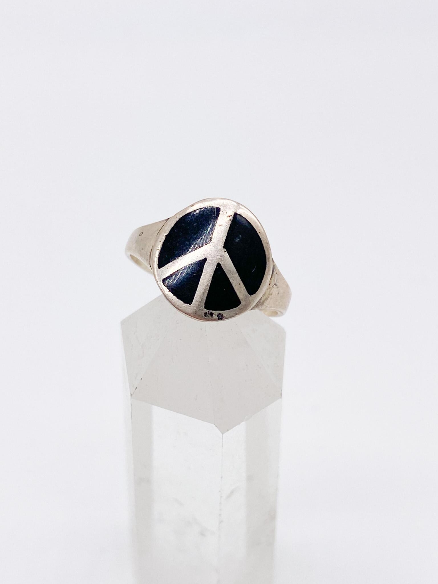 70Er Jahre Silber Peace Ring, Vintage Schmuck 925 Silber, Größe 54, 17, 2 Mm 70Er Jahre Silber Peace Ring, Vintage Schmuck 925 Silber, Größe 54, 17, 2 Mm von MagnetBerlin