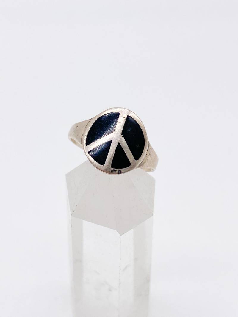 70Er Jahre Silber Peace Ring, Vintage Schmuck 925 Silber, Größe 54, 17, 2 Mm 70Er Jahre Silber Peace Ring, Vintage Schmuck 925 Silber, Größe 54, 17, 2 Mm von MagnetBerlin