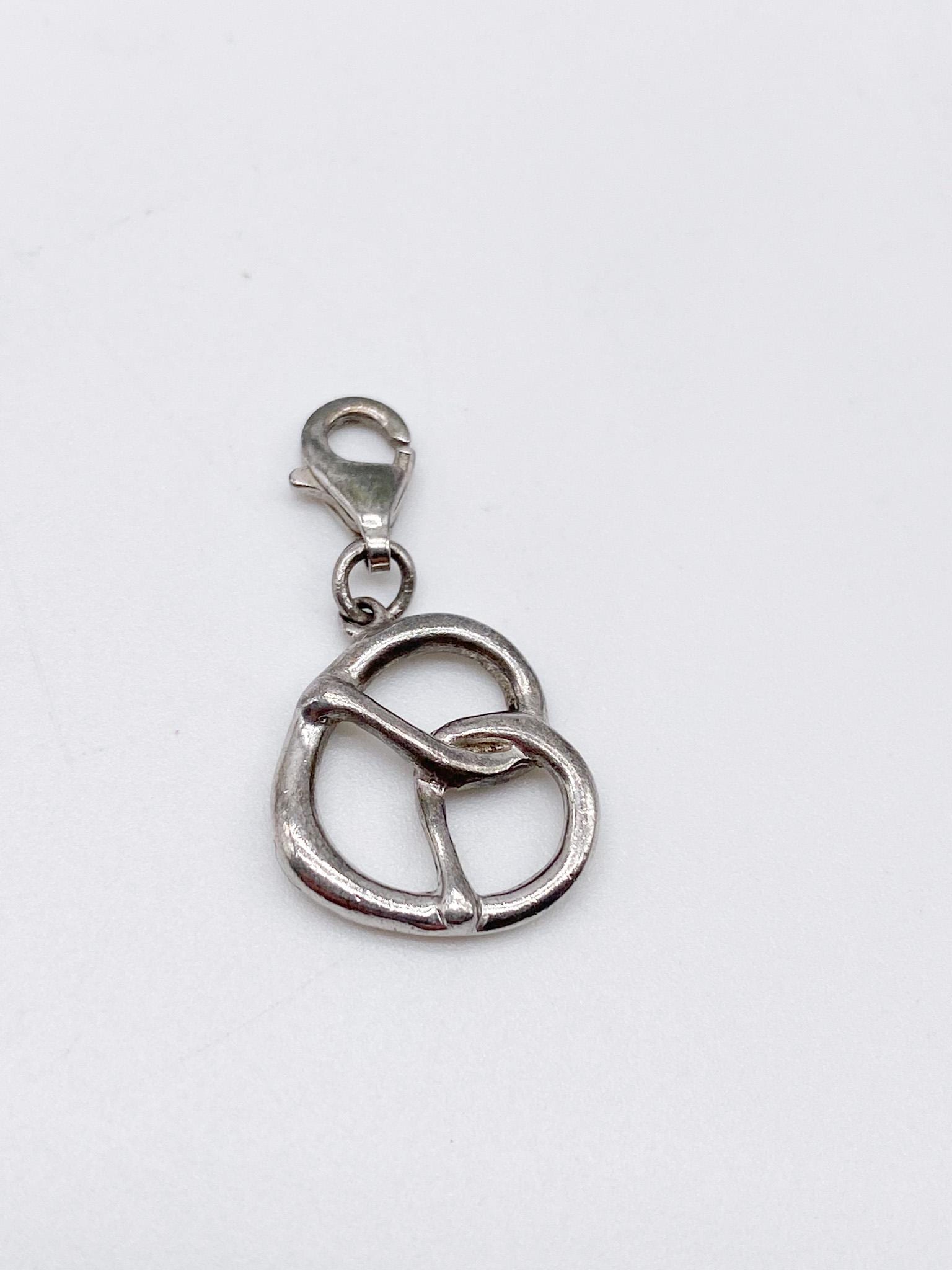 90Er Jahre Brezel Clip Aus 925 Silber 90Er Jahre Brezel Clip Aus 925 Silber von MagnetBerlin