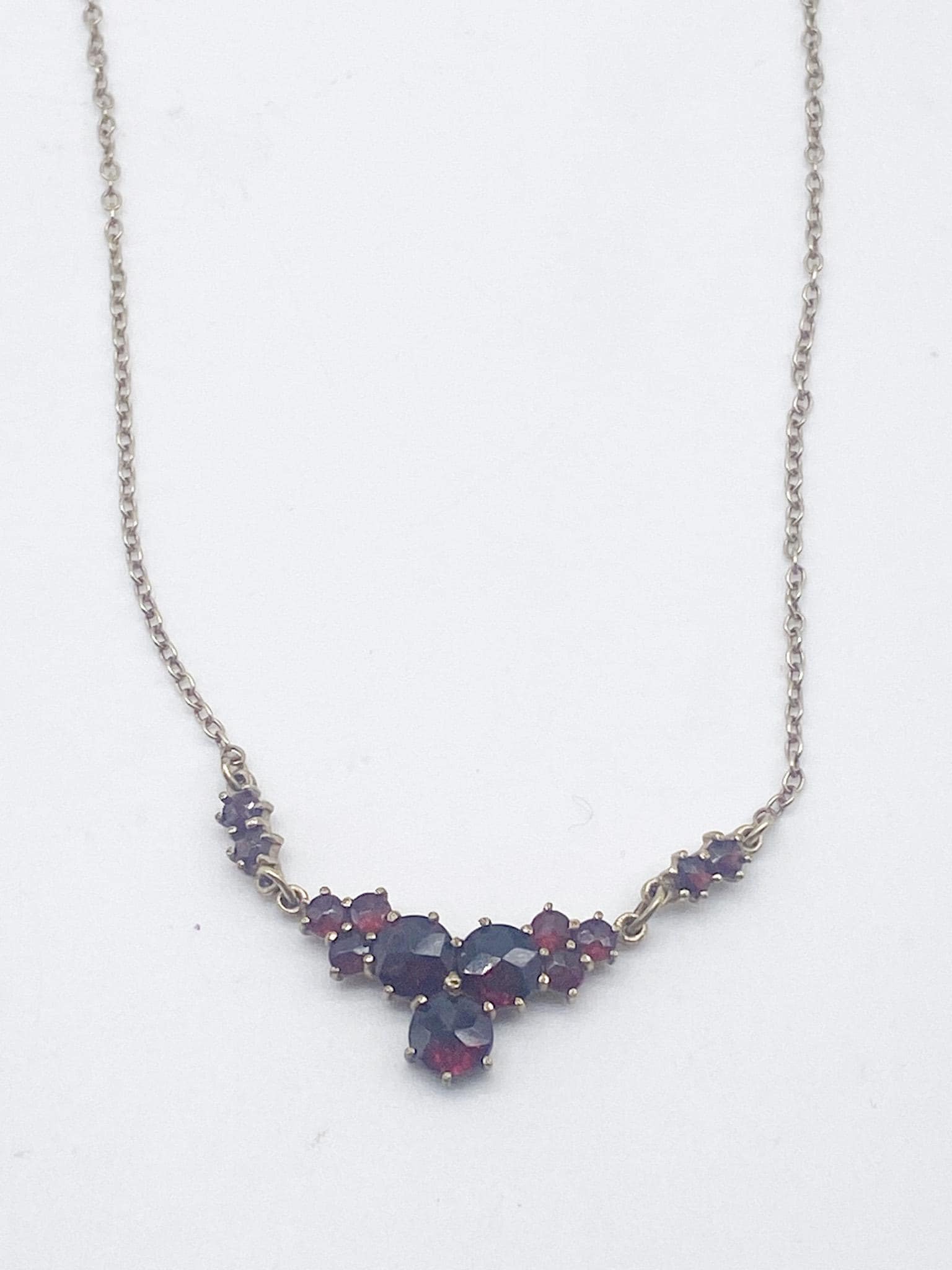 Vintage Kette Mit Granat Steinen Aus Metall Vintage Kette Mit Granat Steinen Aus Metall von MagnetBerlin