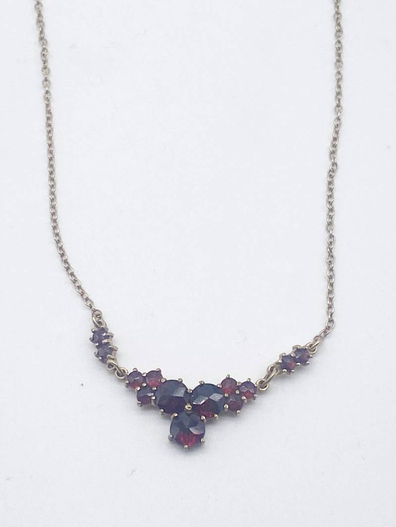 Vintage Kette Mit Granat Steinen Aus Metall Vintage Kette Mit Granat Steinen Aus Metall von MagnetBerlin
