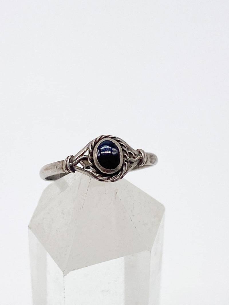 Vintage Ring Mit Dunkel Schwarz/Violettem Turmalin Stein Aus 925 Silber Größe 49/50 15, 7 Mm von MagnetBerlin