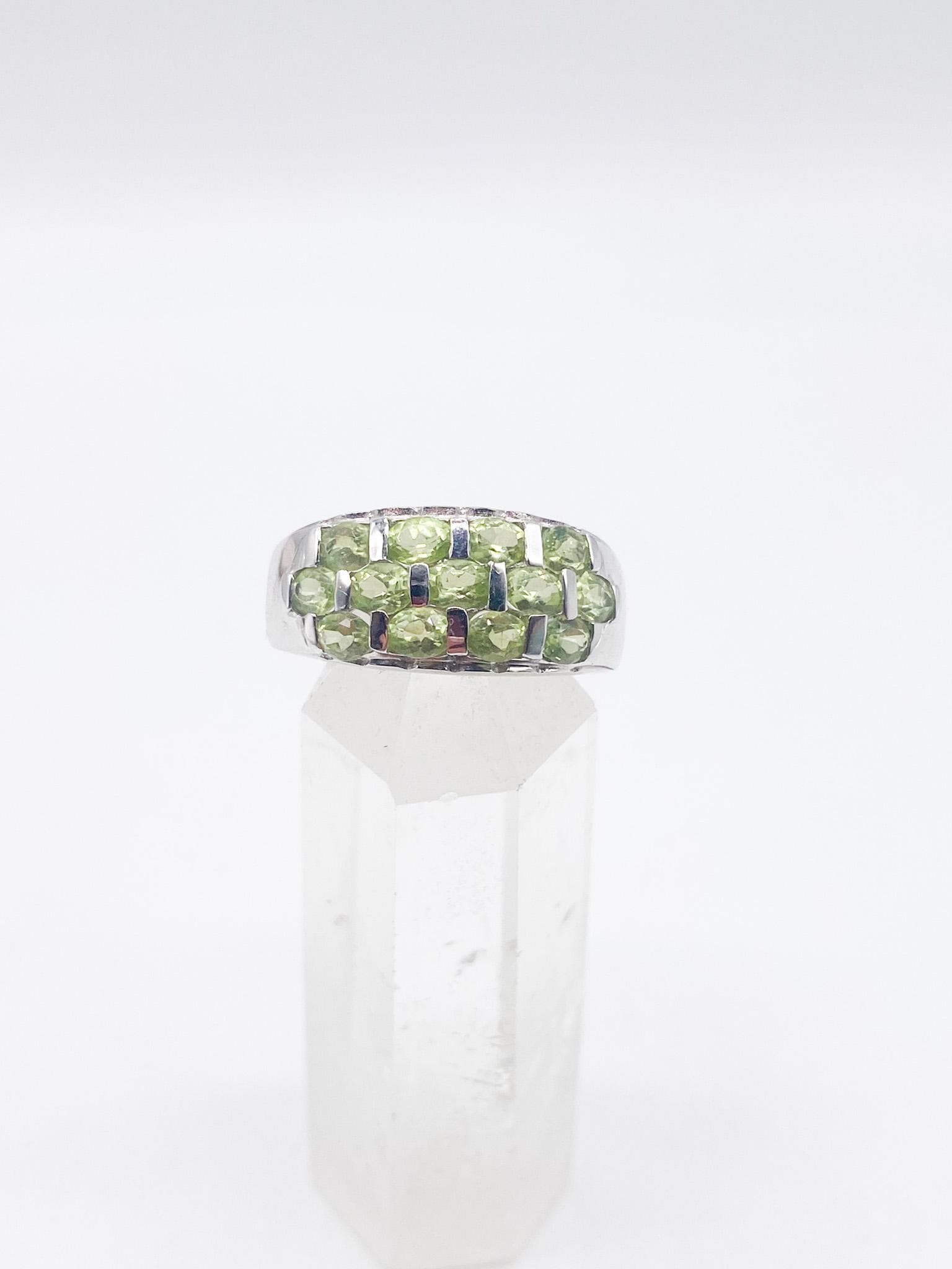 Vintage Ring Mit Grünem Peridot Steinen 925 Silber Größe 61/62 19, 5 Mm von MagnetBerlin